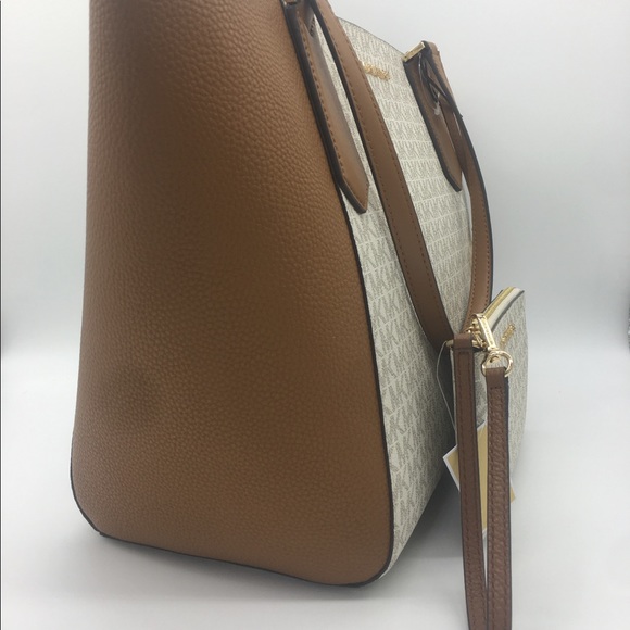 Michael Kors KIMBERLY LARGE Bonded Tote& Wristlet - Picture 3 of 8